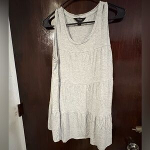 Bundle 3 for $15. Simply Vera Vera Wang Light Gray Tiered Tank Top. Size L.